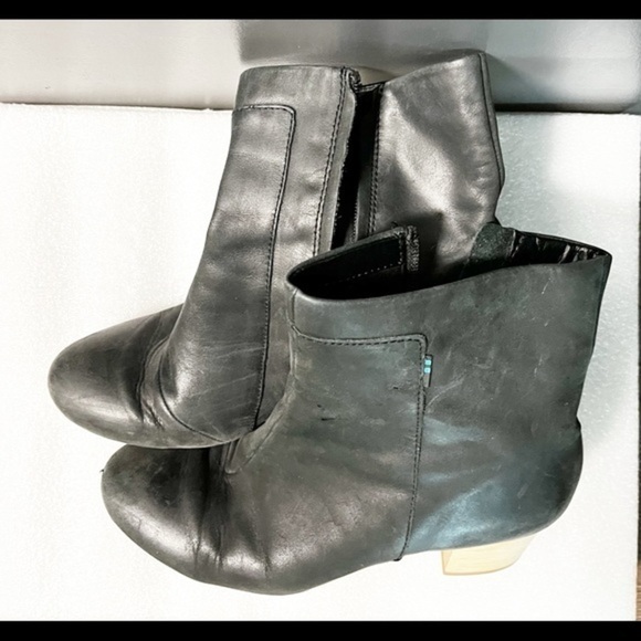 Toms boots distressed so soft - Picture 1 of 8